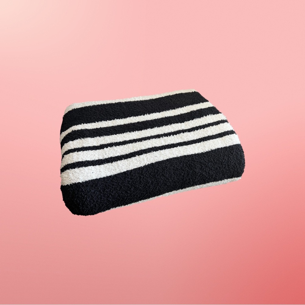 🆕 THE STYLED COLLECTION x KRISTA HORTON Buttery Soft Black&White Stripe Blanket